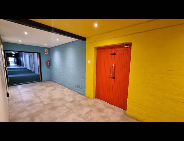 303M² OFFICE FOR SALE IN WOODSTOCK